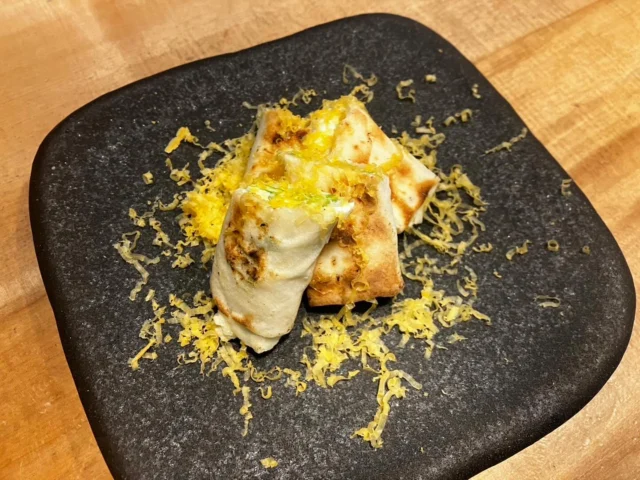 本日のおすすめ逸品は、「アンチョビクリームチーズとアスパラの焼き春巻き」です✨️別紙からご注文下さい🙇‍♂️
-—————————————
【御影酒場 ゆめぞう】
🐘営業時間:17:00〜23:00(LO:22:00)
🐘定休日:月曜日(臨時休業あり)
※お休みについてはSNSの投稿をご確認下さい。
🐘電話 : 078-842-2345 
※営業中の18時〜20時頃はお電話が繋がりづらい場合がございます。予めご了承ください。
🐘場所: 〒658-0046 
兵庫県神戸市東灘区御影本町4丁目12-17
🐘全席禁煙(喫煙室あり)
🐘お支払い方法:現金のみ

姉妹店: 
【Uozaki酒場とんぼ】 
☆営業時間:
火〜土→17:30〜24:00(LO:23:00)
日→14:00〜21:30(LO:21:00)
月曜日定休日
☆電話 : 078-843-6211
☆場所: 〒658-0026 兵庫県神戸市東灘区魚崎西町4丁目2−52灘ハイツ 1階
☆全席禁煙
☆お支払い方法:現金のみ

【魚崎酒場 きりん 】
★営業時間:17:00〜23:00(LO:22:00)
★定休日:月曜日(臨時休業あり)
★電話 : 078-855-4833
★場所: 〒658-0025 神戸市東灘区魚崎南町8丁目8-19クレール魚崎１階東
★全席禁煙(喫煙室あり)
★お支払い方法:現金のみ

#ゆめぞう
#御影市場　
#日本酒
#居酒屋