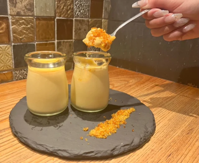 とろけるなめらか食感✨️
自家製プリン、テイクアウトやってます🍮
——————————————
【御影酒場 ゆめぞう】
🐘営業時間:17:00〜23:00(LO:22:00)
🐘定休日:月曜日(臨時休業あり)
※お休みについてはSNSの投稿をご確認下さい。
🐘電話 : 078-842-2345 
※営業中の18時〜20時頃はお電話が繋がりづらい場合がございます。予めご了承ください。
🐘場所: 〒658-0046 
兵庫県神戸市東灘区御影本町4丁目12-17
🐘全席禁煙(喫煙室あり)
🐘お支払い方法:現金のみ

姉妹店: 
【魚崎酒場 きりん 】
★営業時間:17:00〜24:00(LO:23:00)
日曜日は、23:00閉店(LO:22:00)
★定休日:月曜日(臨時休業あり)
★電話 : 078-855-4833
★場所: 〒658-0025 神戸市東灘区魚崎南町8丁目8-19クレール魚崎１階東
★全席禁煙(喫煙室あり)
★お支払い方法:現金のみ

#御影酒場ゆめぞう#魚崎酒場きりん#神戸居酒屋#日本酒